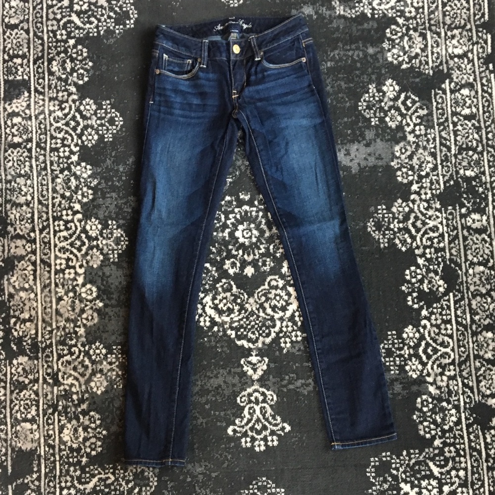 American Eagle • Dark Wash Skinny Jeans